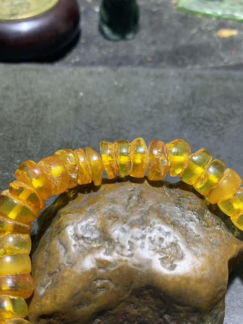 天然原矿俄料蜜蜡原皮随形手串1条！