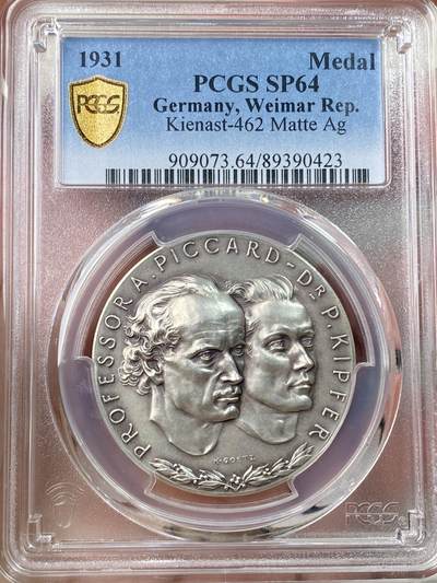 万国钱币拍卖第056期 - PCGS SP64  1931年德国银章 人类首次到达地球平流层纪念 教授皮卡德和基普弗奥格斯堡氢气球实验 数据库冠军分 高浮雕状态极佳 稀有品种 卡尔哥茨作品 云中的载人氢气球，下方是奥格斯堡城市景观。佩拉赫塔和市政厅。搭乘里丁格免费气球进行平流层飞行，到达15781米。闯入平流层的哥伦布，瑞士的超级冒险王。美国国家航空航天局(NASA)还承认皮卡德的球仓是世界首个载人飞船。