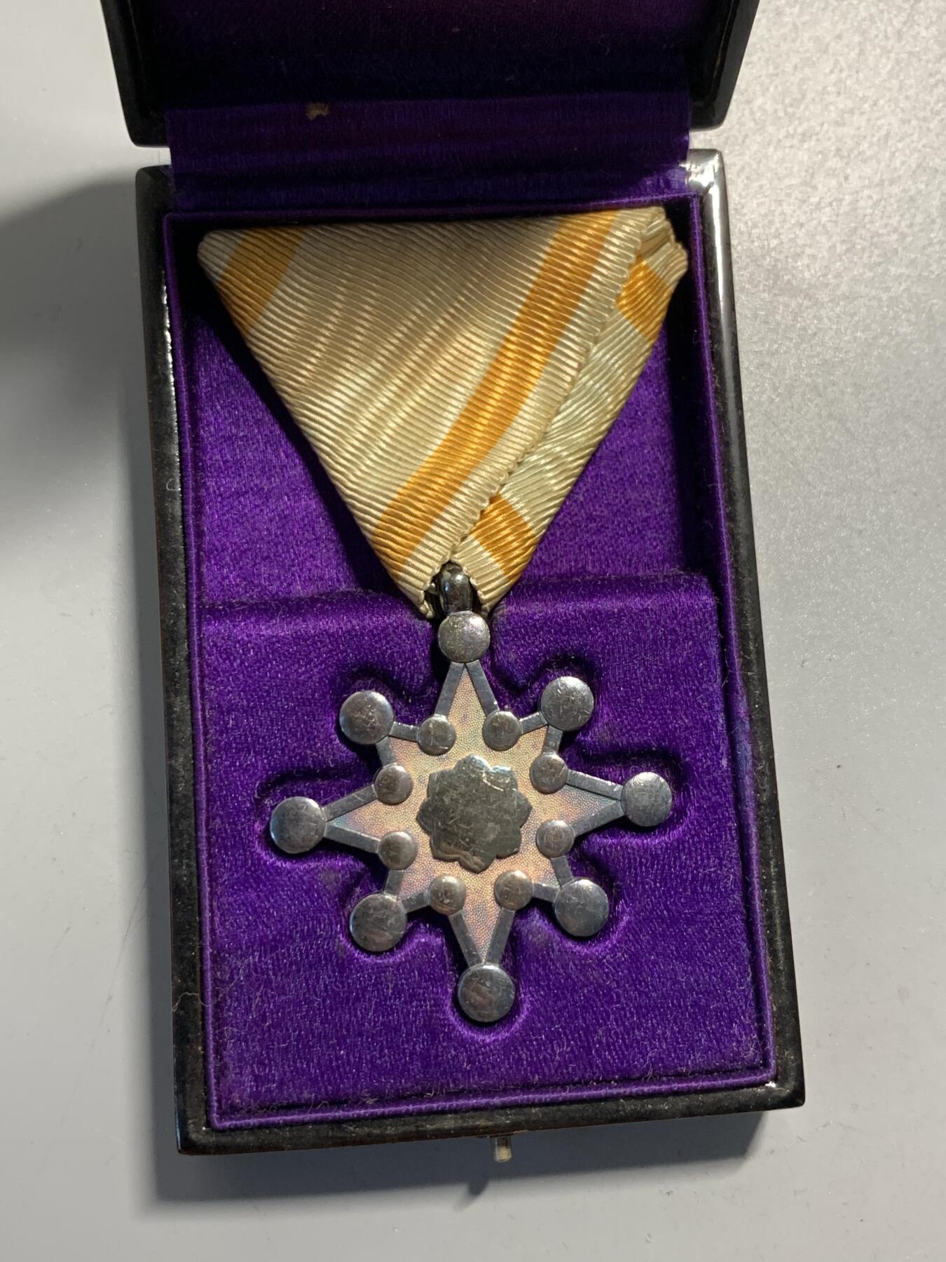 远东徽章小铺11月30日周日晚上9点结束 八等瑞宝