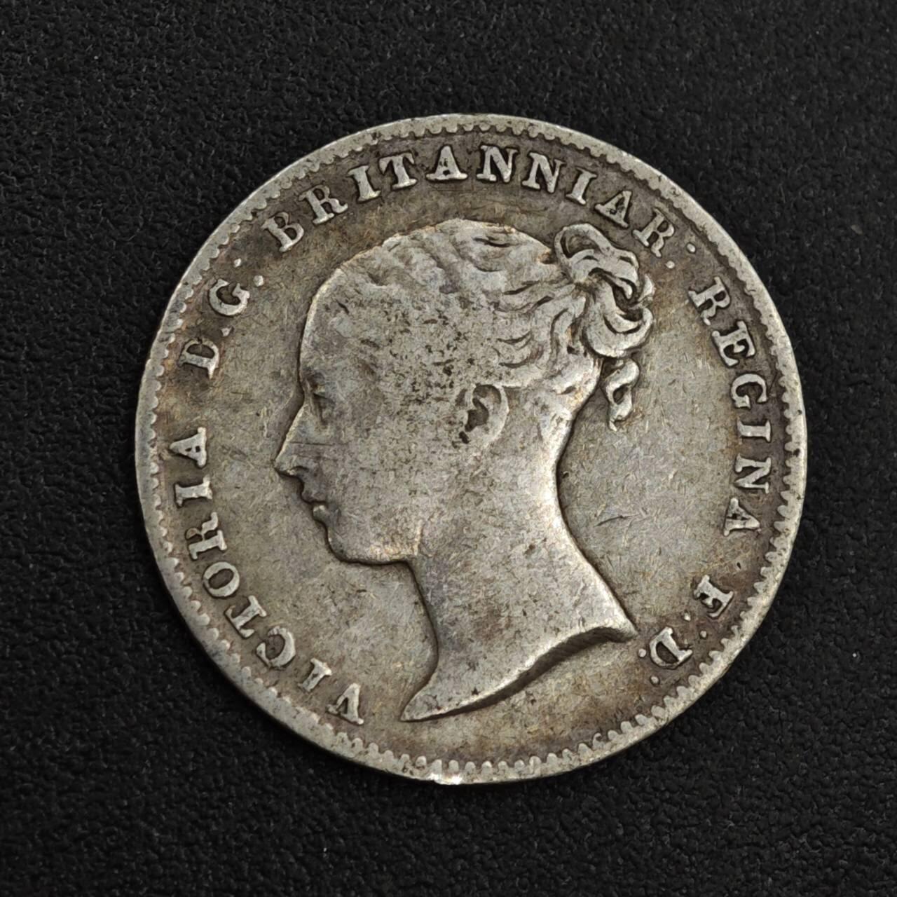 【淘币小摊】限时拍第八百一十二拍  小银币场  满百包邮可预留两周  周一统一发货  英国1841年维多利亚3便士银币