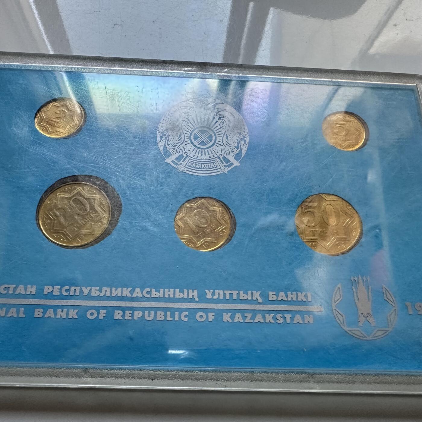 🌹外币初藏🌹🐯2025年第134场  每周二四六晚8️⃣点 接代拍 哈萨克斯坦1993年原厂五枚套