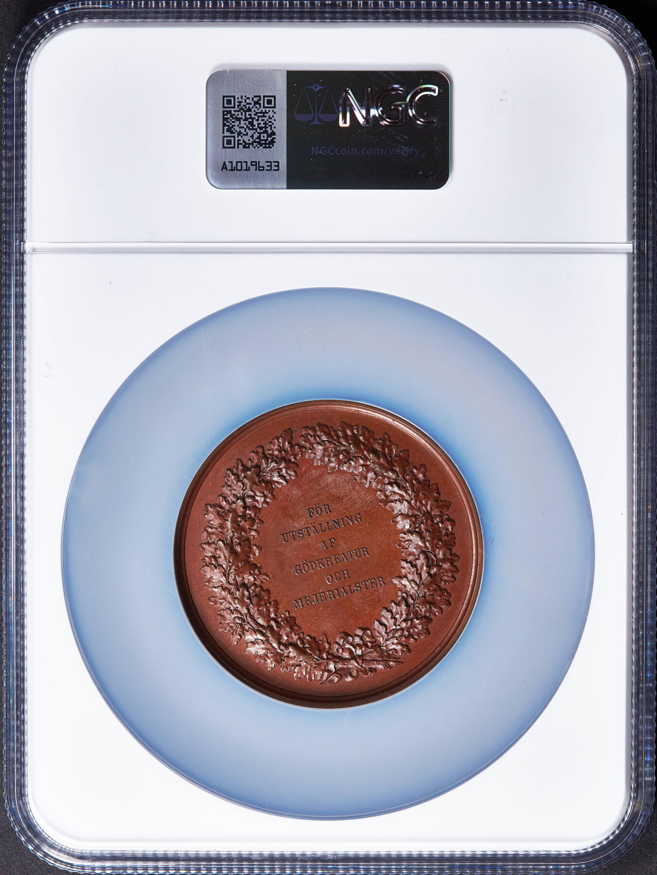 【俄甄集藏】2025年(045)12-03 星期三 晚 19:30 全场包邮 瑞典1859-1872年卡尔十五世头像纪念肉牛与奶牛养殖畜牧业博览会大铜章，NGC MS62，高浮雕，巧克力包浆，名家林德伯格作品，直径58mm