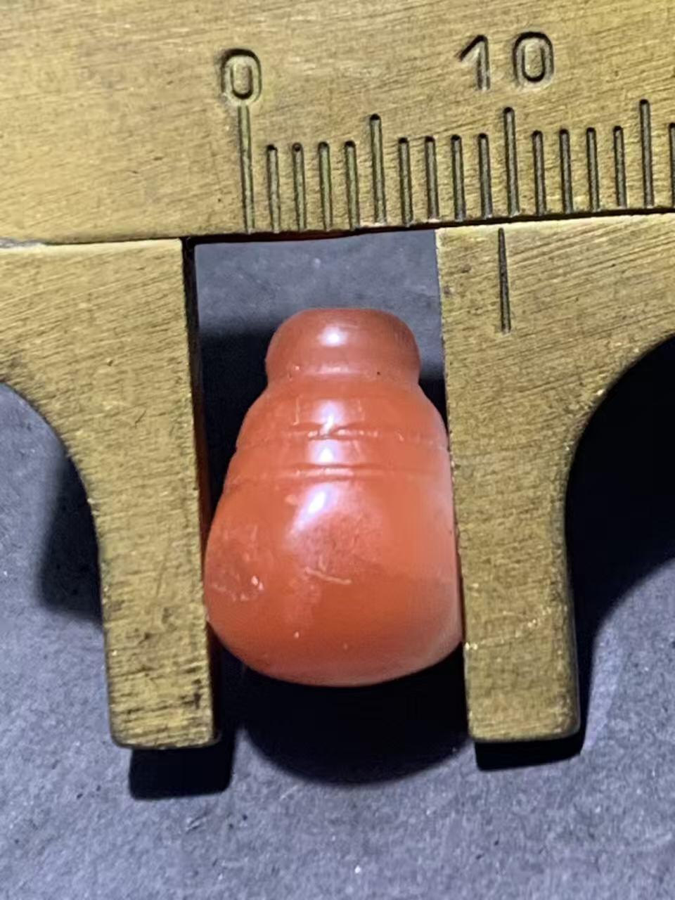 保山南红玛瑙红白双色亚光通货小三通佛头一个。