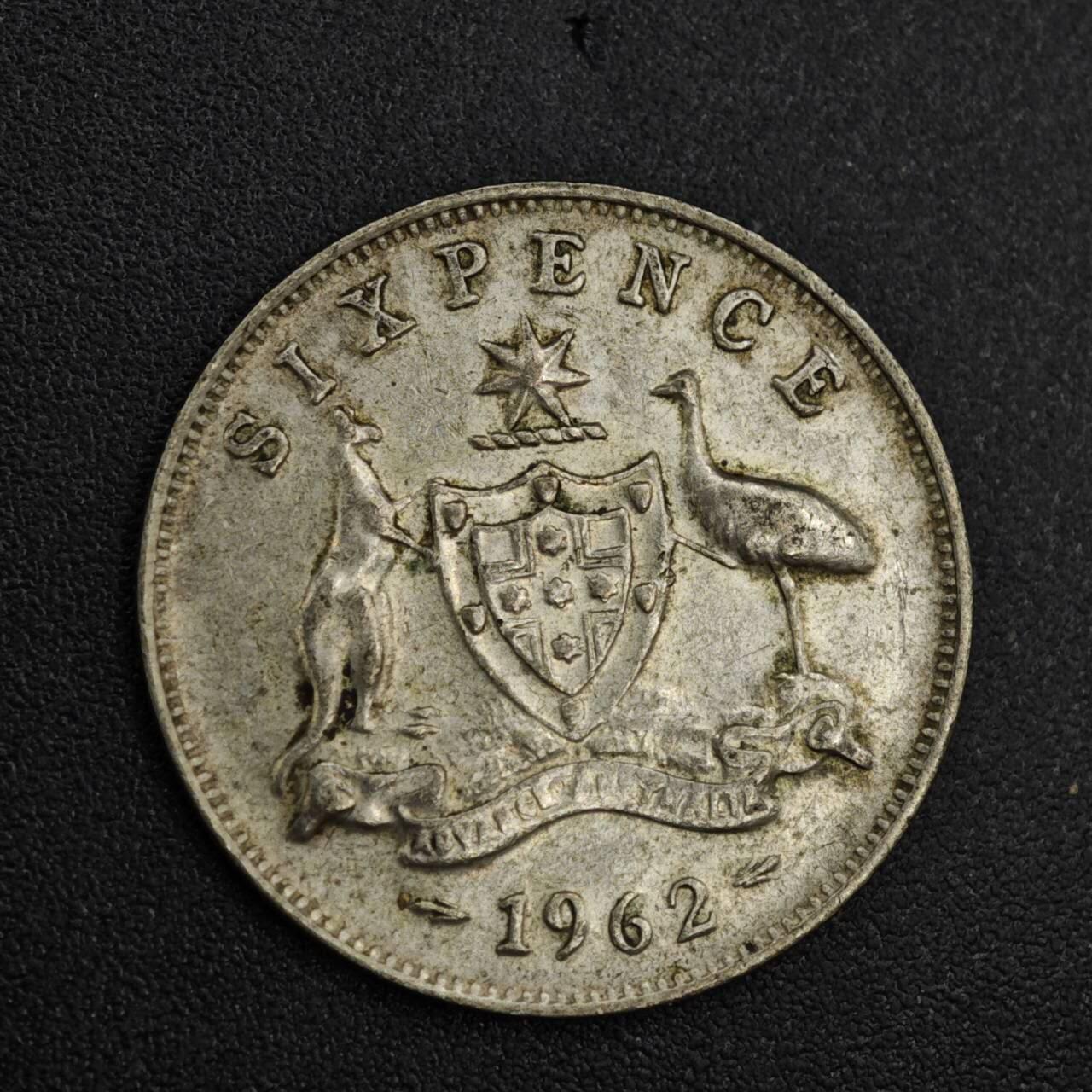 【淘币小摊】限时拍第八百一十二拍  小银币场  满百包邮可预留两周  周一统一发货  澳大利亚1962年伊丽莎白二世6便士银币