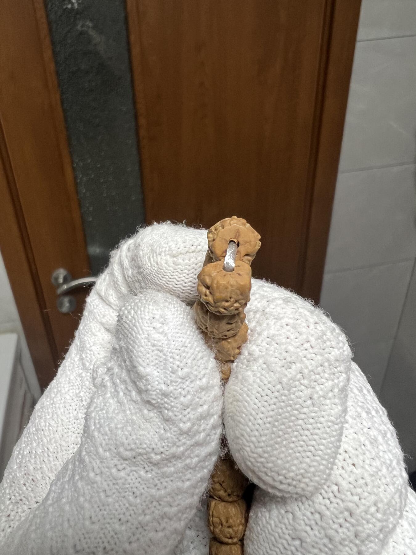 零元拍：龙切 五爪小佛手108 长串7MM左右，非常容易变红，坊间人称三日红，很容易有盘玩成就感。图8是我自己盘玩效果，后三图是另外一串只戴没盘20天效果