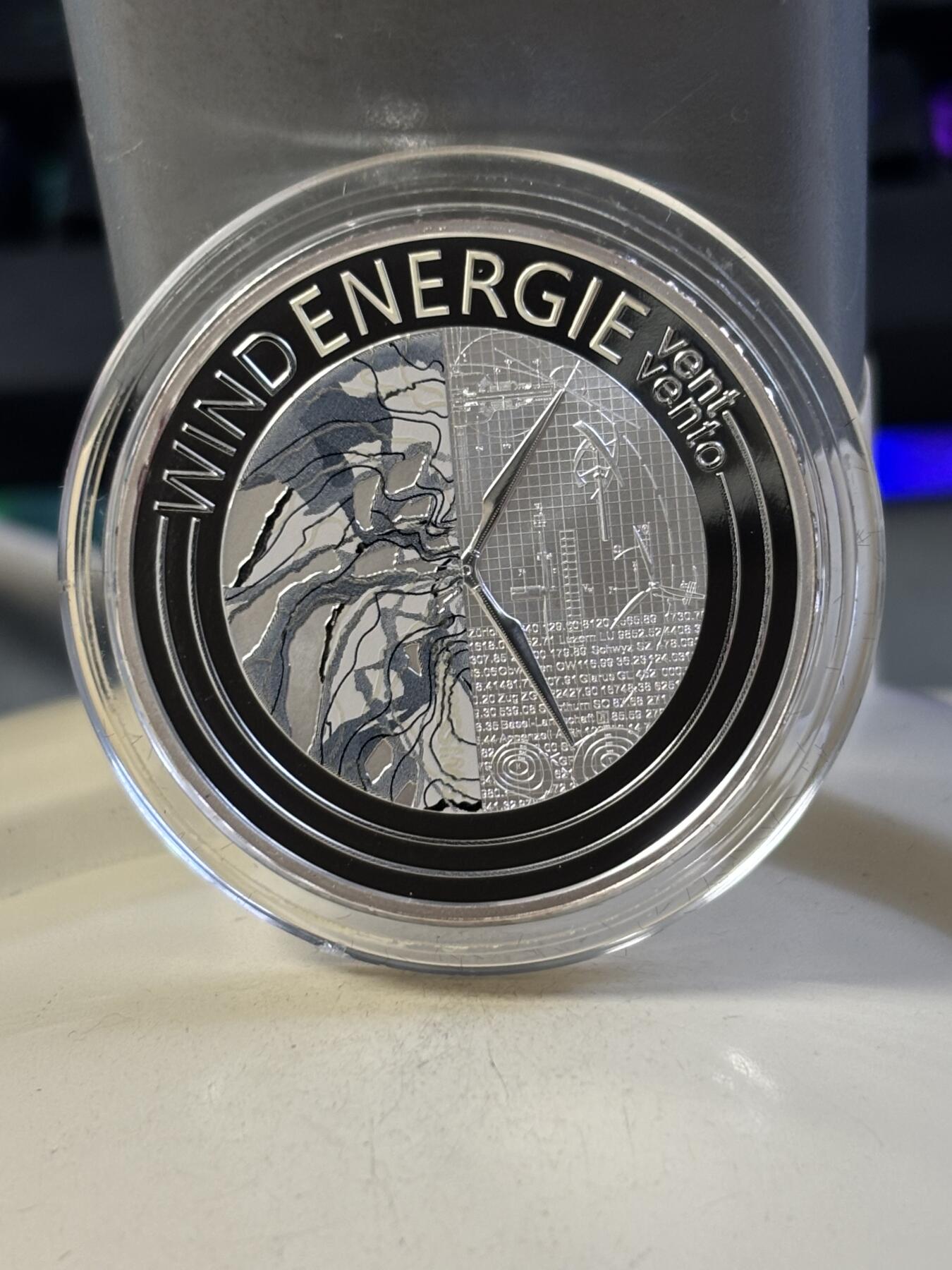 第183期拍卖 瑞士2023年清洁能源系列风能夜光精制纪念银币，999银，20克，发行10000枚