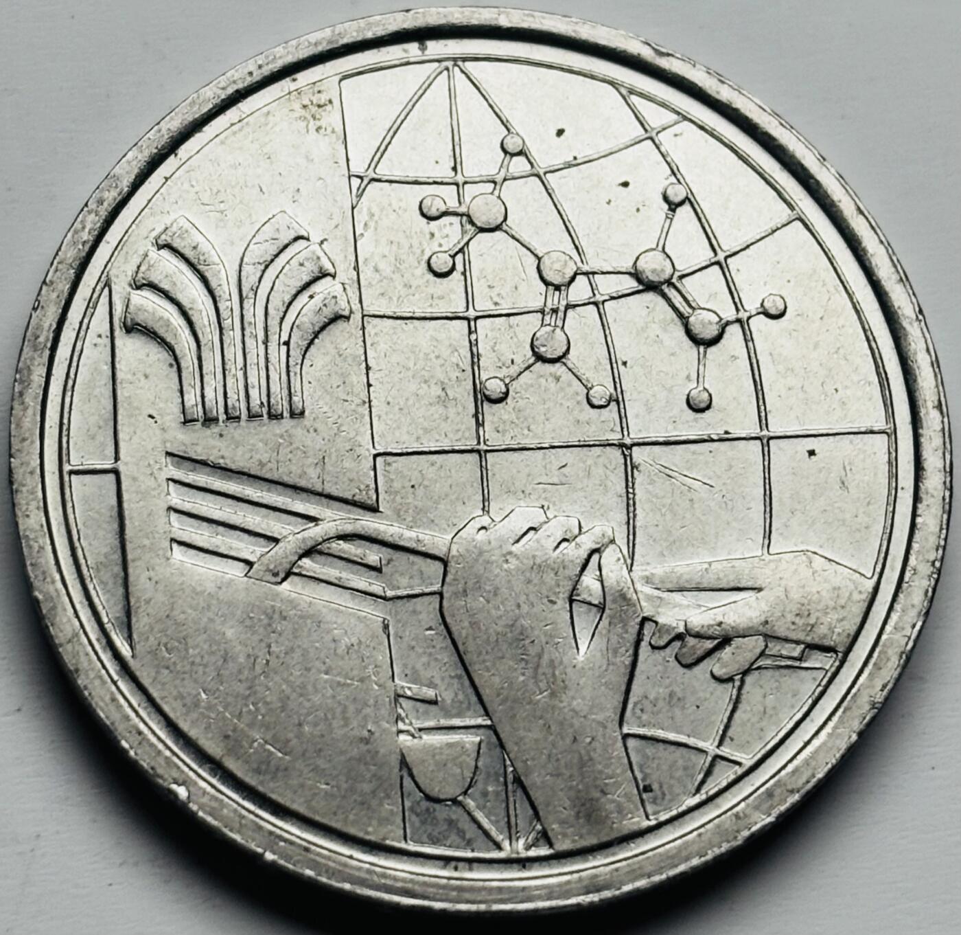 文馨钱币收藏第 284 场，【 长期接收代拍品】老藏家拍品南朝鲜李承晚时期货币，泰国大型纪念币，土耳其各时期及各国套币场 原光好品  1977 年马来西亚 1 吉林特 天然橡胶生产 100 周年大型纪念币 33.5