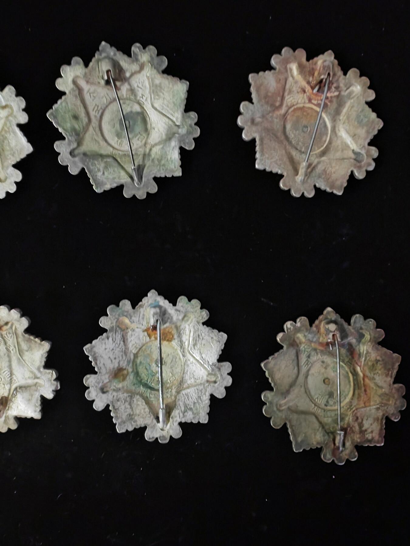 朝鲜三级章大头针10枚