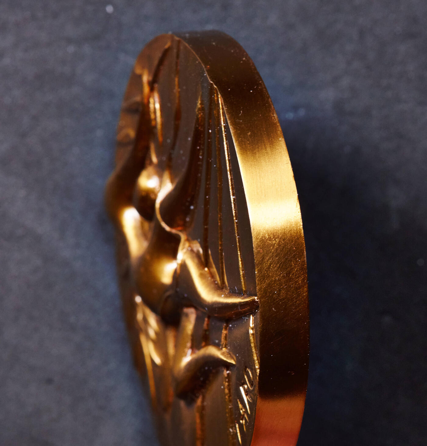 【俄甄集藏】2025年(045)12-03 星期三 晚 19:30 全场包邮 德国1972年慕尼黑奥运会镀金大铜章，直径：70mm，重量：259.2克