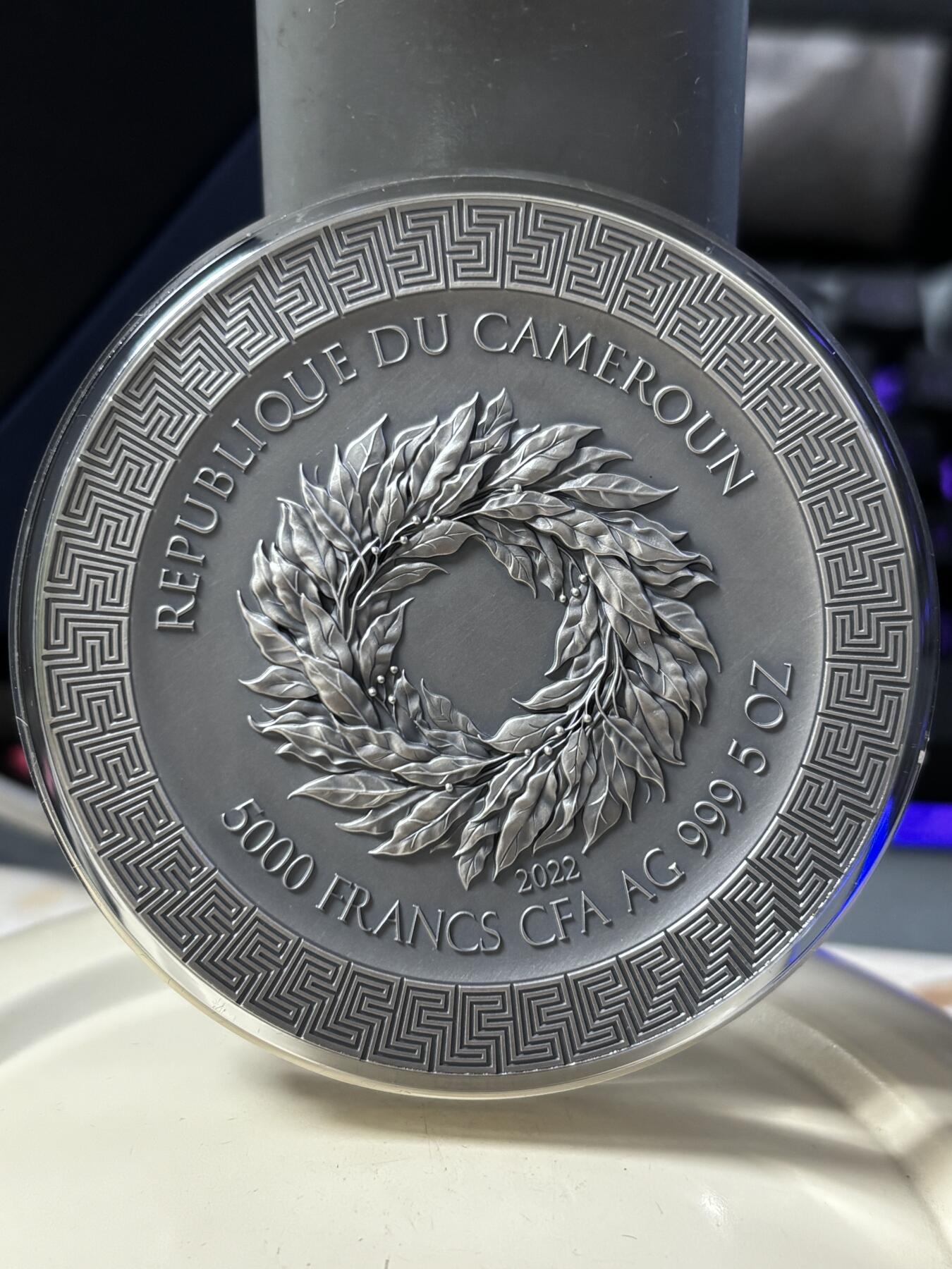 第183期拍卖 喀麦隆2022年国色天姿阿波罗和缪斯女神5盎司银币，999银，发行500枚，边缘有氧化