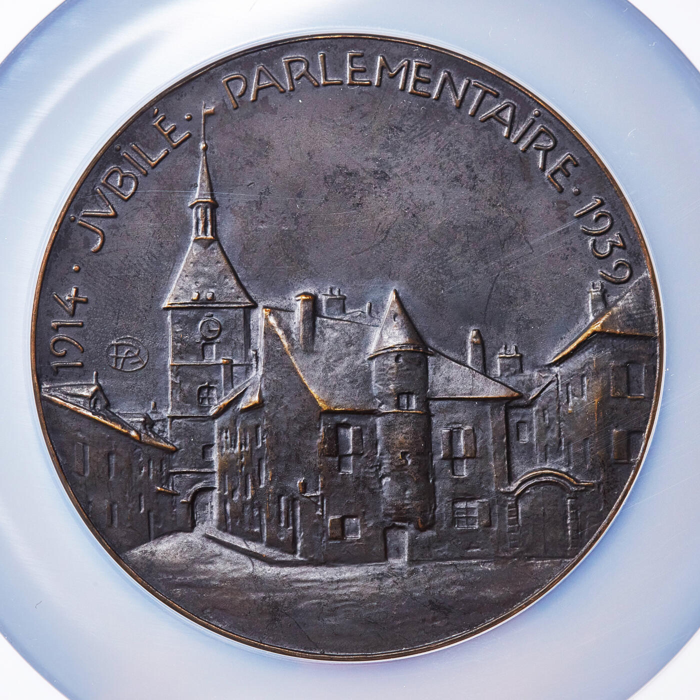 【俄甄集藏】2025年(045)12-03 星期三 晚 19:30 全场包邮 法国1939年纪念总理皮埃尔·艾蒂安·弗朗丹议会生涯25周年大铜章，NGC MS62，黑巧克力包浆，高浮雕，直径：70mm，少见品种