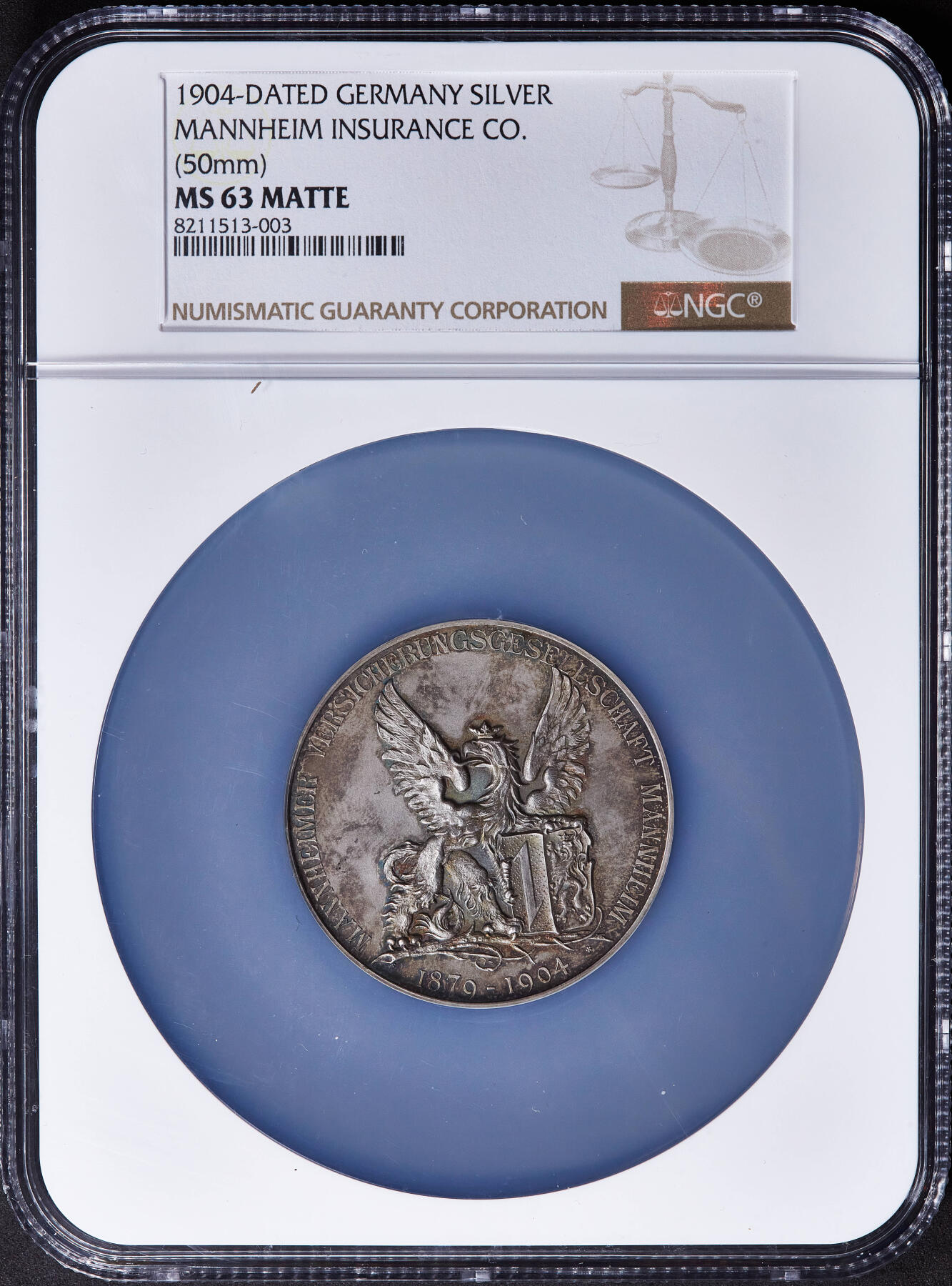 【俄甄集藏】2025年(045)12-03 星期三 晚 19:30 全场包邮 德国1904年纪念曼海姆保险公司成立25周年大银章，NGC MS63，直径：50mm，五彩老包浆，磨砂底板，正面展翼狮鹫为曼海姆市象征，背面蒸汽轮船为运输保险的基础业务，设计精美