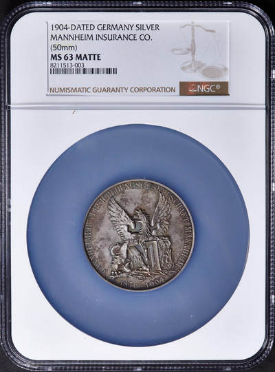 【俄甄集藏】2025年(045)12-03 星期三 晚 19:30 全场包邮 - 德国1904年纪念曼海姆保险公司成立25周年大银章，NGC MS63，直径：50mm，五彩老包浆，磨砂底板，正面展翼狮鹫为曼海姆市象征，背面蒸汽轮船为运输保险的基础业务，设计精美