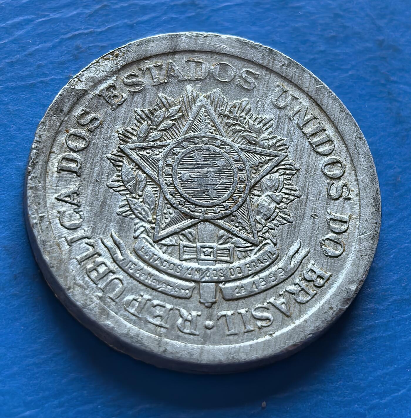 外国优质老铜币银币，周六九点倒数截拍，满百包邮，可寄存半年，喜欢朋友微信扫描二维码可直接参拍