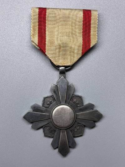 小驴勋章奖章收藏11月29日周六晚六点拍卖（珍爱和平，收藏战争，铭记历史，勿忘国耻，忠党爱国。有偿代拍，送拍规则在简介最后，参拍须阅读规则后再参拍，关系到运费包装发货时效真假辨别等关键信息，拍卖时不再发原图，看大图店主微信码在拍卖店铺介绍里） - 七等景云勋章，纯银