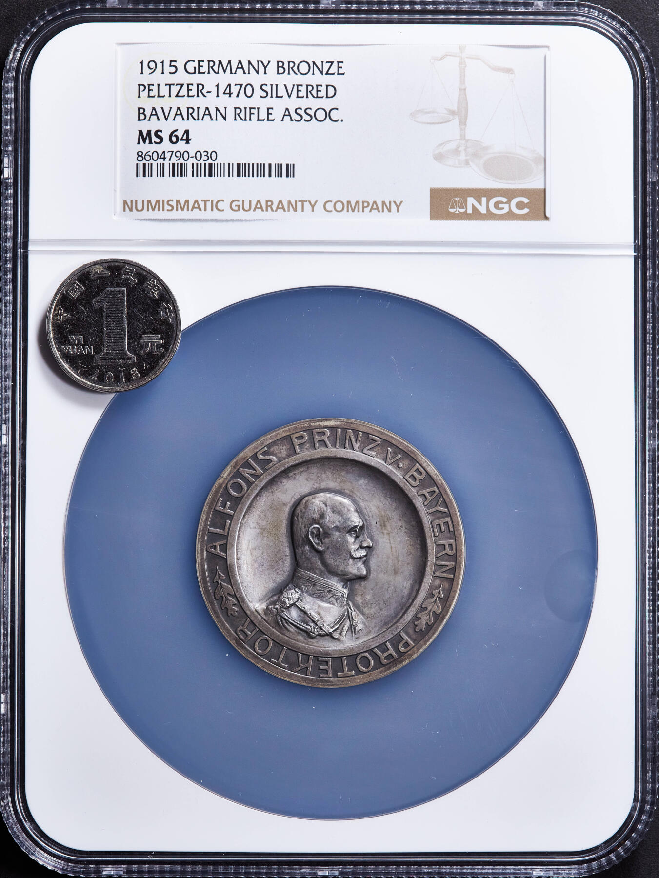 【俄甄集藏】2025年(045)12-03 星期三 晚 19:30 全场包邮 德国巴伐利亚1915年阿尔方斯亲王头像巴伐利亚射击协会纪念大银章，NGC MS64，高浮雕，设计精美，原味包浆，稀少品种，直径：50mm，章是银的，不是镀银，标签错误
