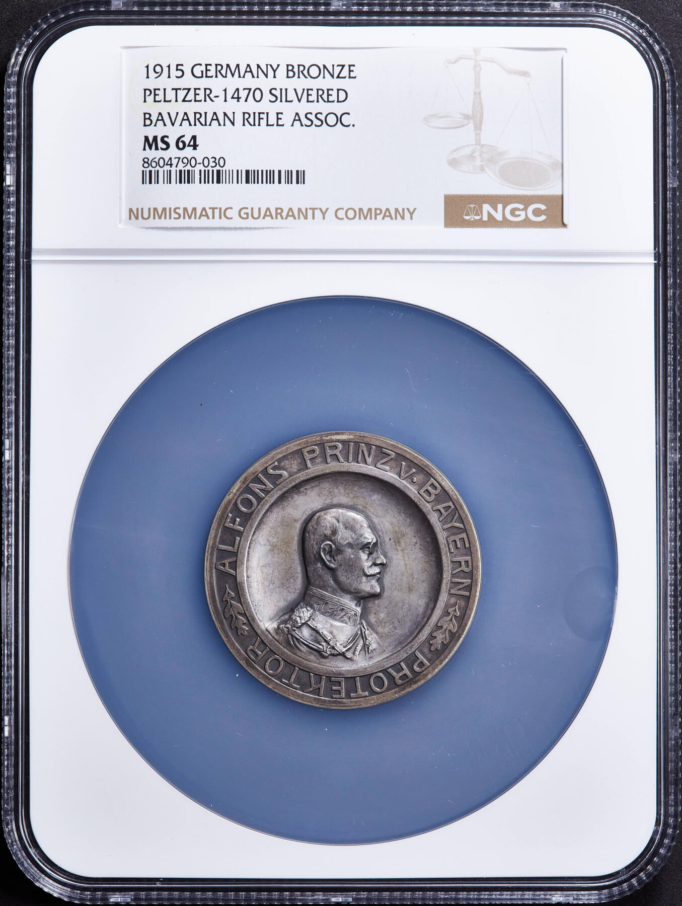 【俄甄集藏】2025年(045)12-03 星期三 晚 19:30 全场包邮 德国巴伐利亚1915年阿尔方斯亲王头像巴伐利亚射击协会纪念大银章，NGC MS64，高浮雕，设计精美，原味包浆，稀少品种，直径：50mm，章是银的，不是镀银，标签错误