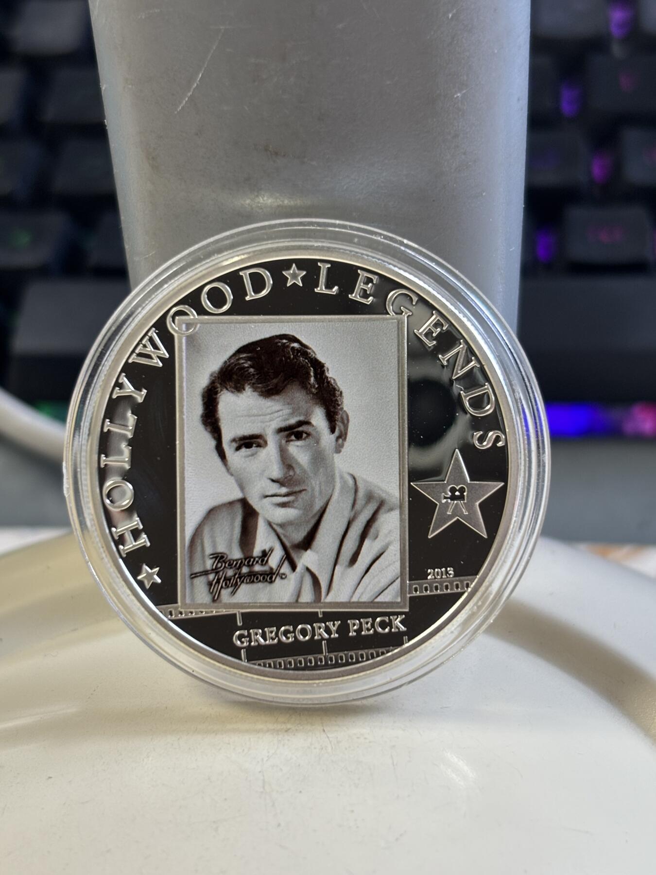 第183期拍卖 库克2013年好莱坞明星“格利高里·派克”精制彩色纪念银币带证书，25克，925银，发行量2500枚