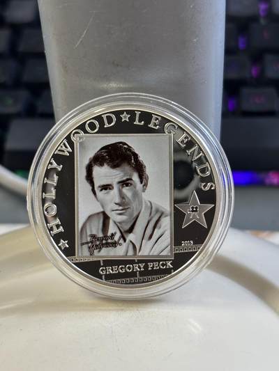 第183期拍卖 - 库克2013年好莱坞明星“格利高里·派克”精制彩色纪念银币带证书，25克，925银，发行量2500枚