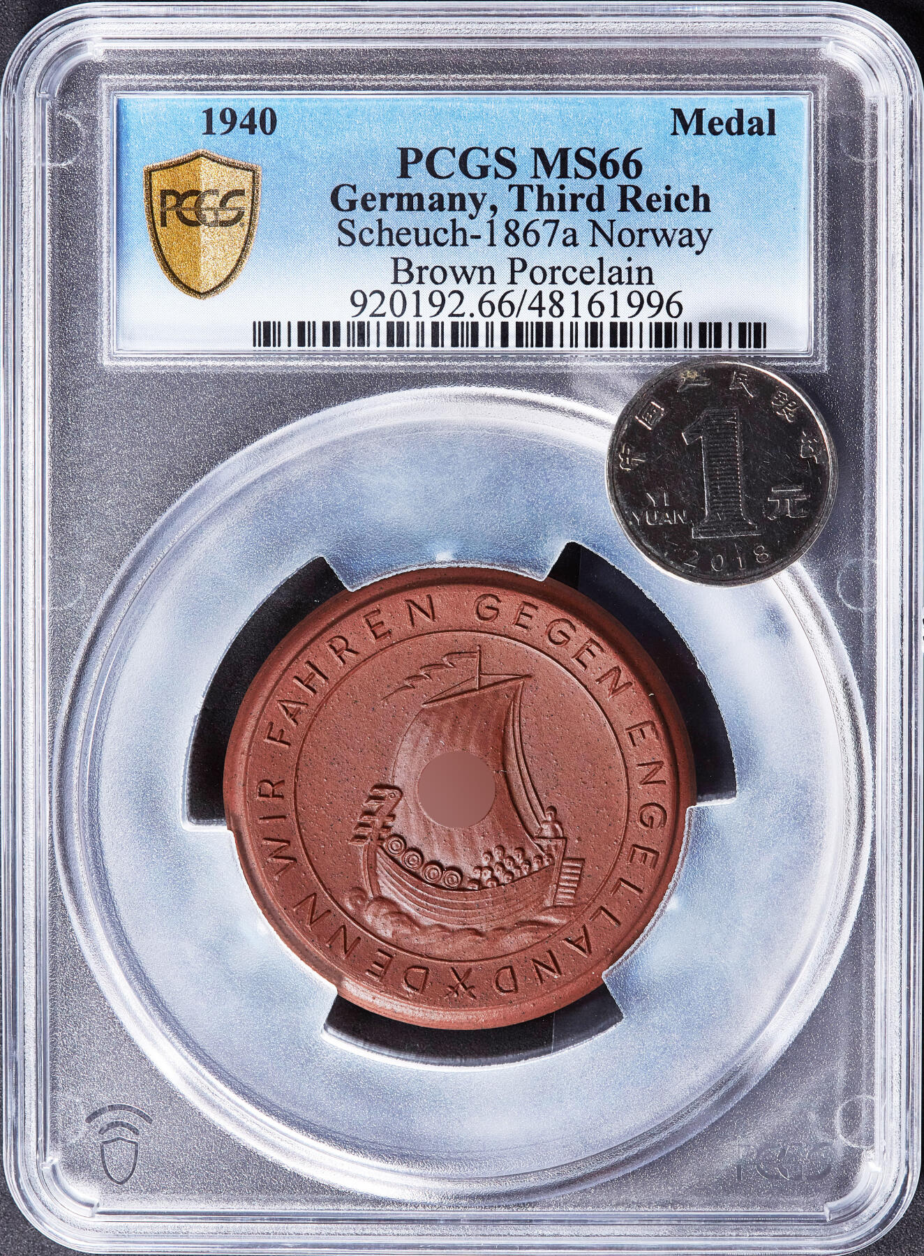 【俄甄集藏】2025年(045)12-03 星期三 晚 19:30 全场包邮 德国第三帝国1940年纪念占领挪威陶瓷纪念章，PCGS MS66，稀有品种，唯一亚军分数，直径：53mm，原图联系客服或前往对应官网进行查询
