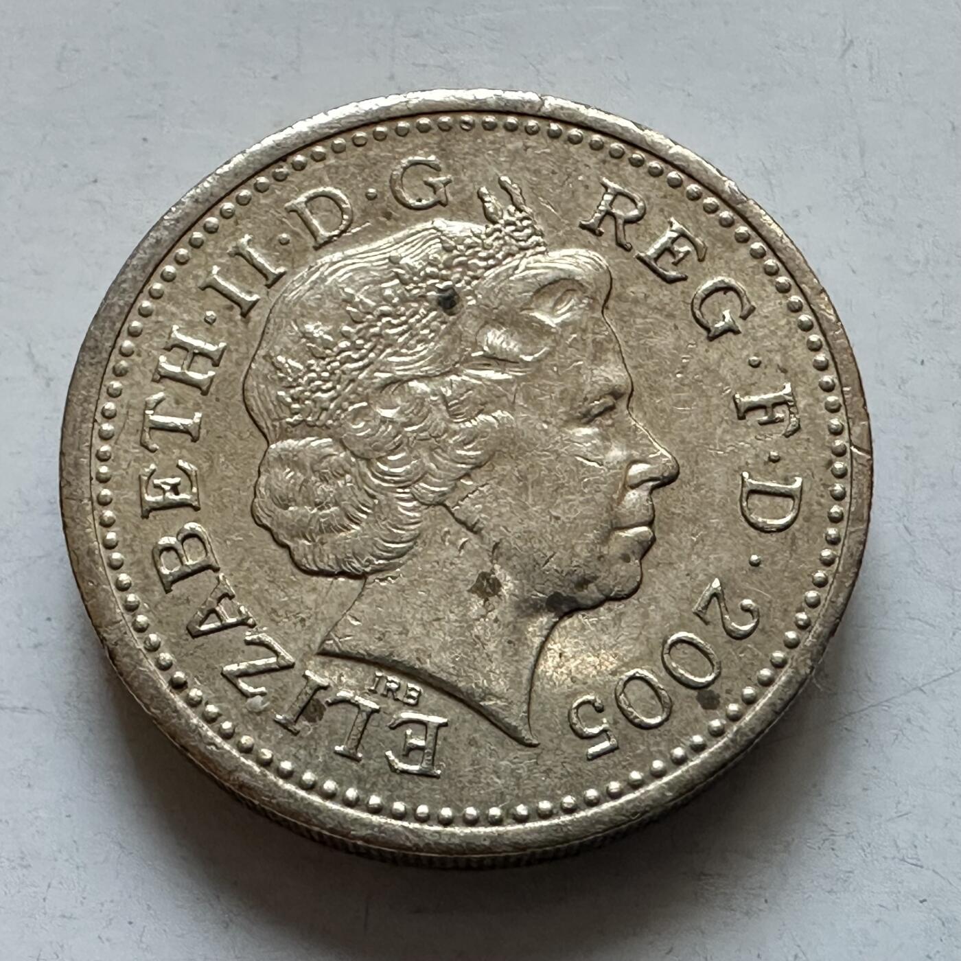 🌹外币初藏🌹🐯2025年第134场  每周二四六晚8️⃣点 接代拍 英国2005年一镑