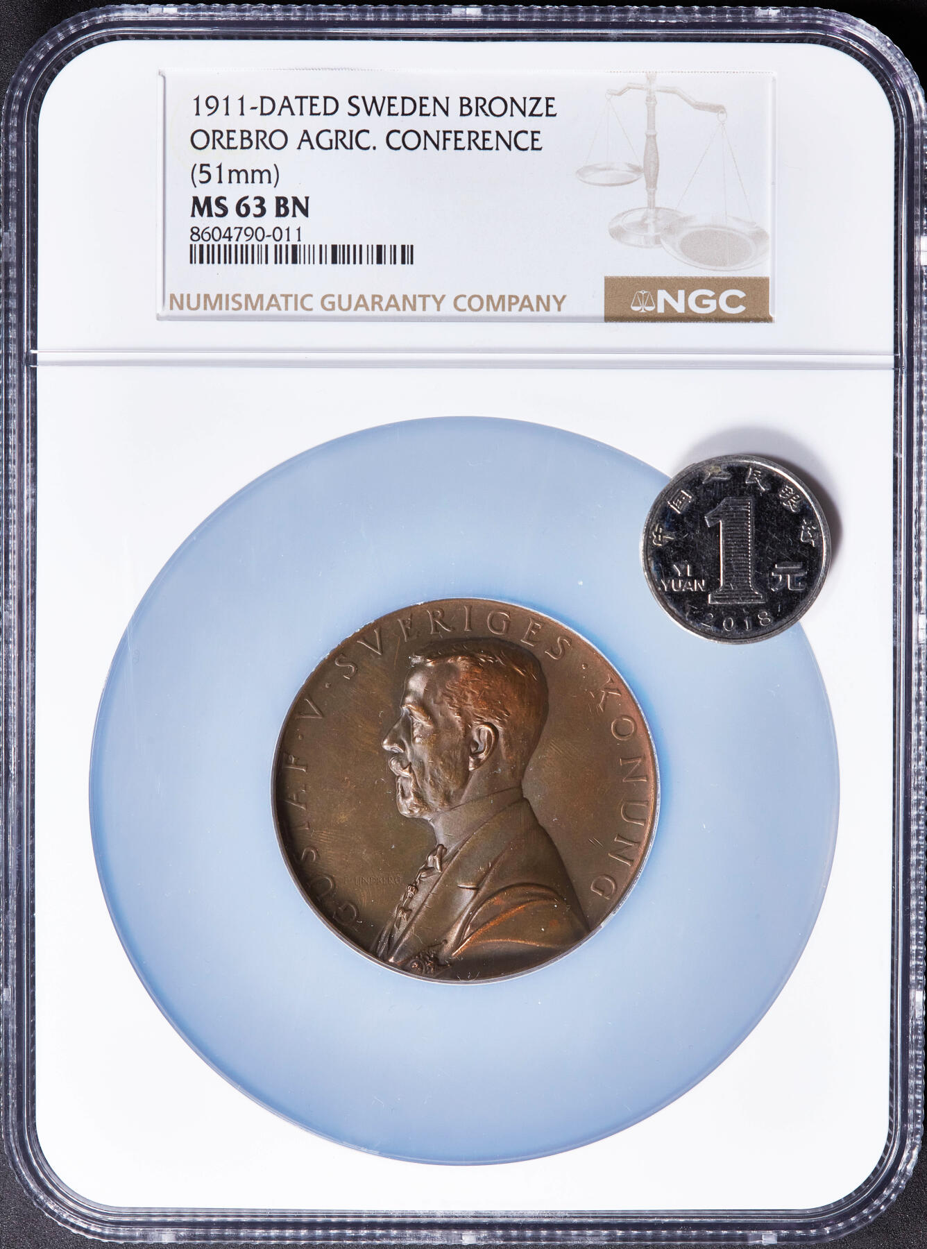 【俄甄集藏】2025年(045)12-03 星期三 晚 19:30 全场包邮 瑞典1911年古斯塔夫五世头像纪念国家首届农业大会在厄勒布鲁召开大铜章，NGC MS63，巧克力包浆，设计精美，直径：51mm，名家林德伯格作品