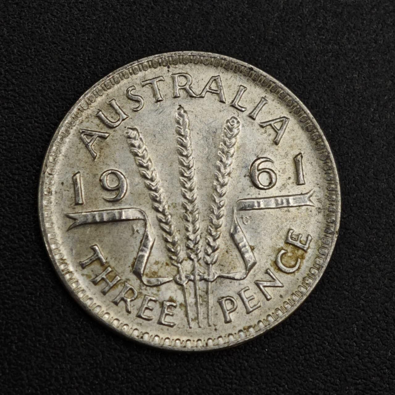 【淘币小摊】限时拍第八百一十二拍  小银币场  满百包邮可预留两周  周一统一发货  澳大利亚1961年伊丽莎白二世3便士银币