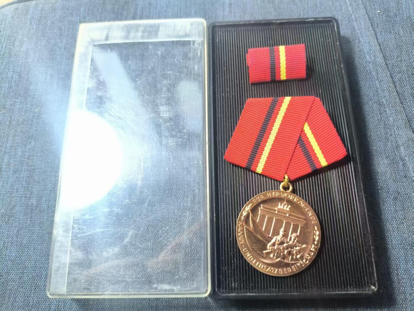 罗岚⭐新藏⭐特惠专拍第一场-分享拍场赚佣 民主德国工战队铜级功绩奖章带盒略 品极佳
