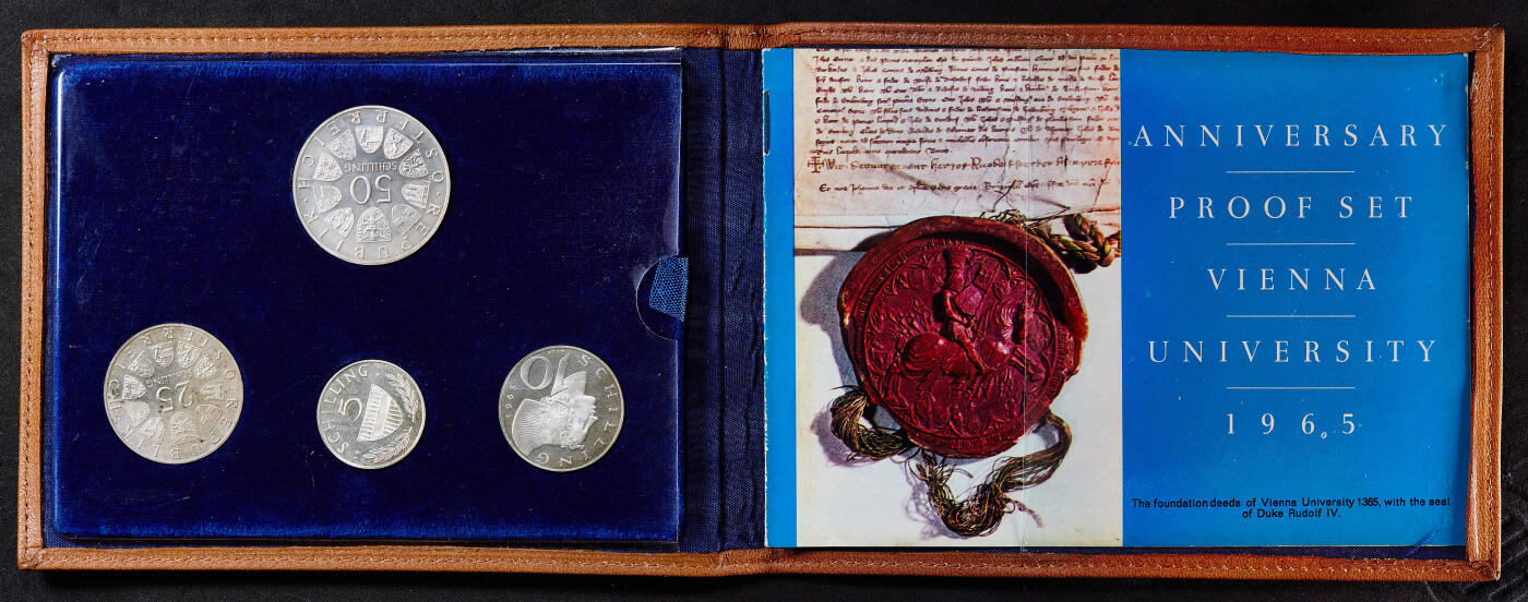 【俄甄集藏】2025年(045)12-03 星期三 晚 19:30 全场包邮 奥地利1965年纪念维也纳大学成立400周年5-50先令精制全银4枚套Proof Set，原盒证，含纯银36.528克