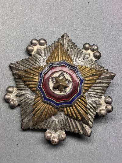 小驴勋章奖章收藏11月29日周六晚六点拍卖（珍爱和平，收藏战争，铭记历史，勿忘国耻，忠党爱国。有偿代拍，送拍规则在简介最后，参拍须阅读规则后再参拍，关系到运费包装发货时效真假辨别等关键信息，拍卖时不再发原图，看大图店主微信码在拍卖店铺介绍里） - 曹县二级国旗勋章，品如图所示