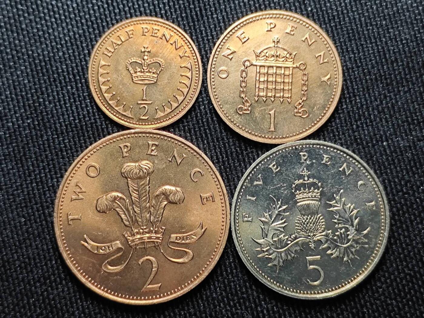 KK钱币收藏小铺 （套币 好品/批量散币 银币）专场  2月预留时间 周末发货  1982英国好品一组