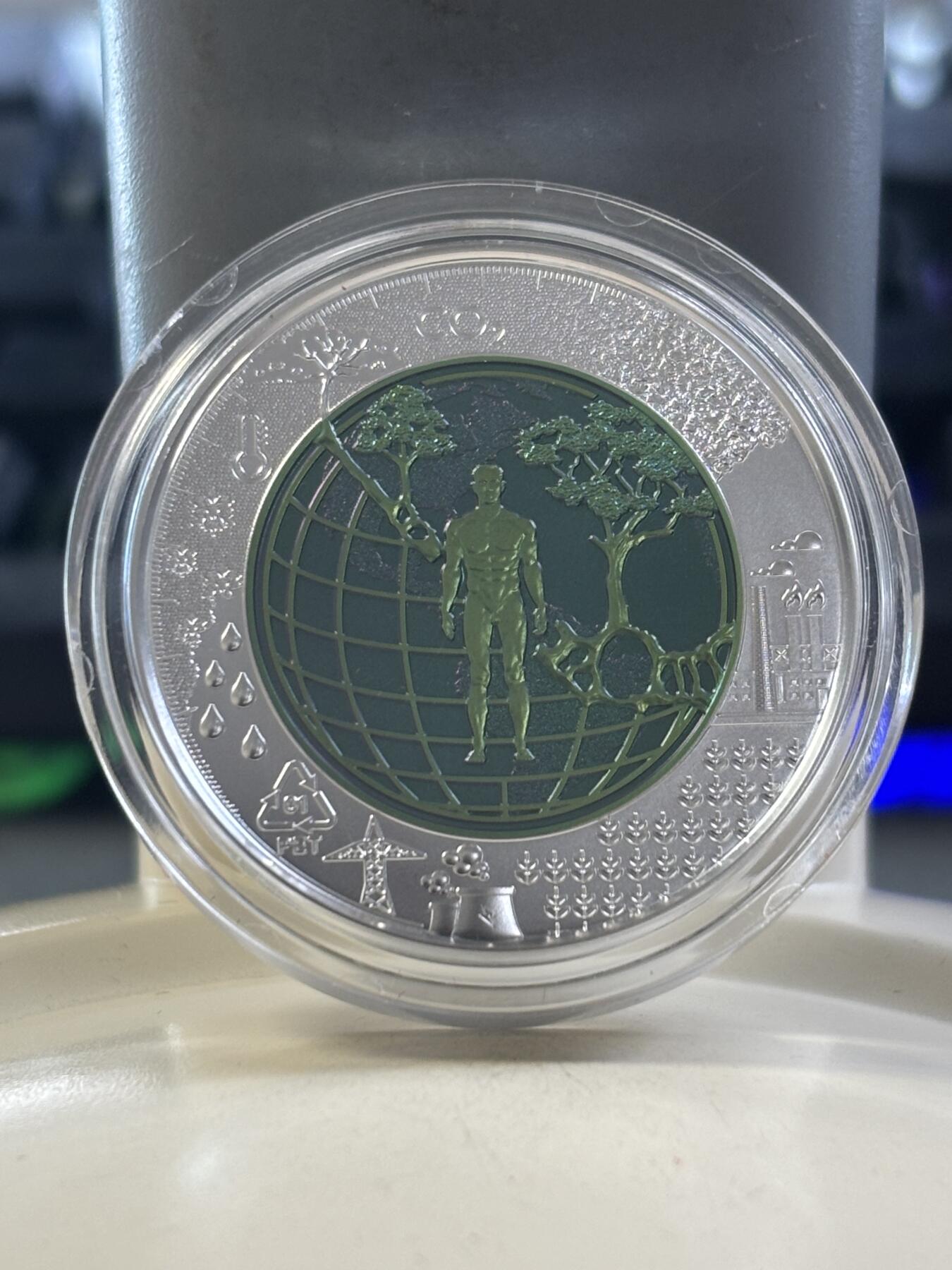 第183期拍卖 获奖奥地利2018年银铌系列16人类世银铌双金属币， ，金属:900银/998铌，重量:9克/6.5克，直径:34毫米，发行：65000枚， 获2020年克劳斯年度最佳双金属币