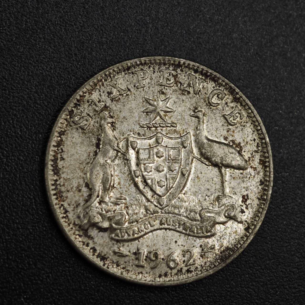 【淘币小摊】限时拍第八百一十二拍  小银币场  满百包邮可预留两周  周一统一发货  澳大利亚1962年伊丽莎白二世6便士银币