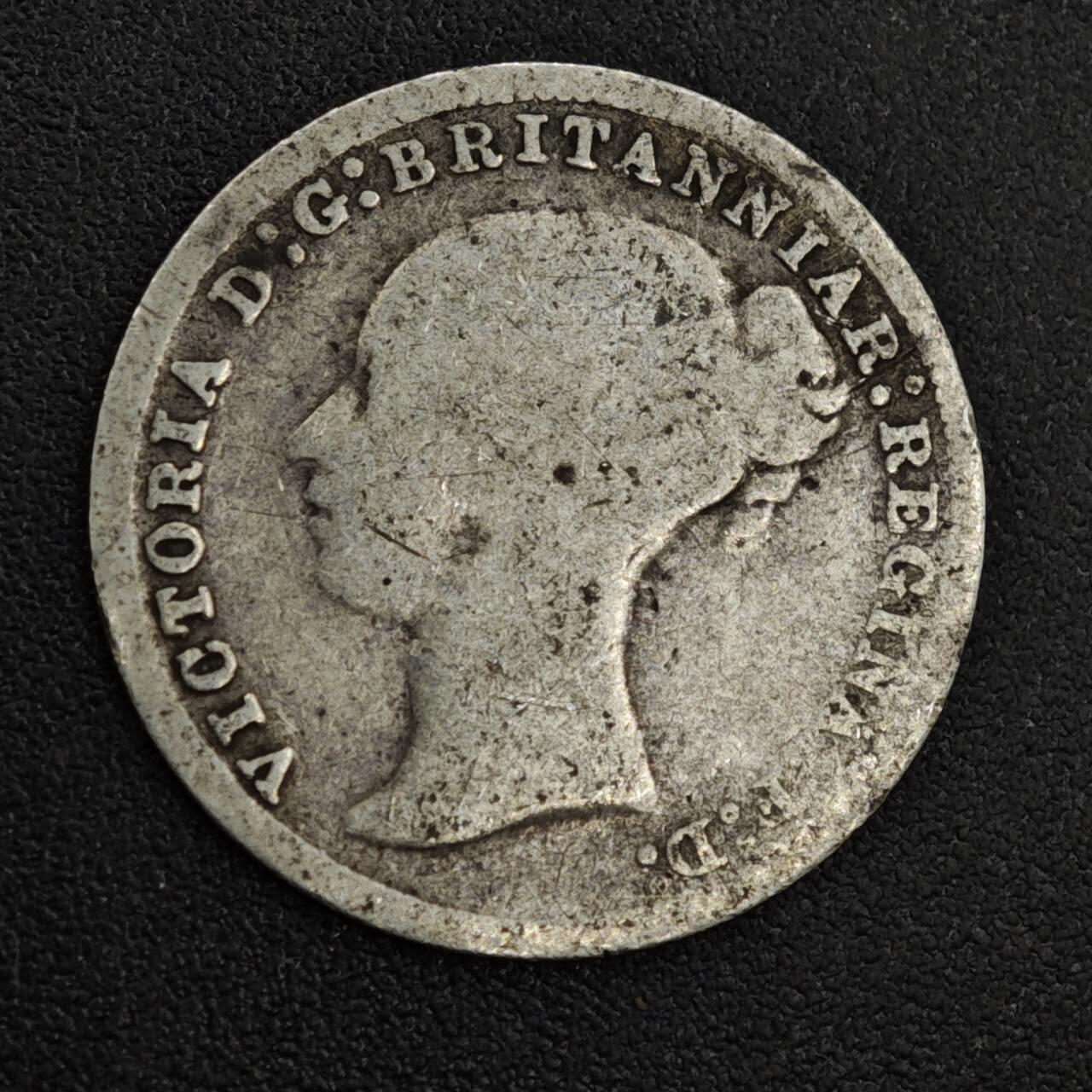 【淘币小摊】限时拍第八百一十二拍  小银币场  满百包邮可预留两周  周一统一发货  英国1876年维多利亚3便士银币