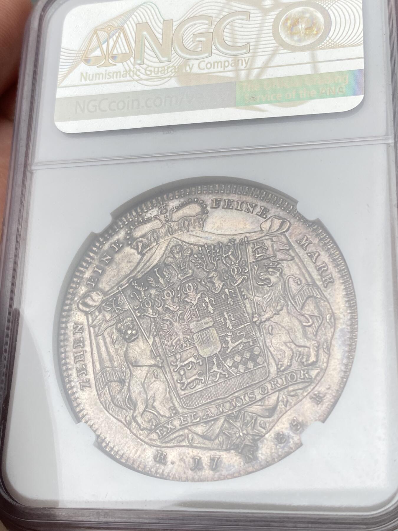 万国钱币拍卖第056期 NGC MS62 1785年德国霍恩洛赫·诺伊恩斯特·奥林根路德维希·弗里德里希·卡尔双狮护盾大泰勒 罕见小邦品种 欧陆深五彩包浆 NGC亚军分