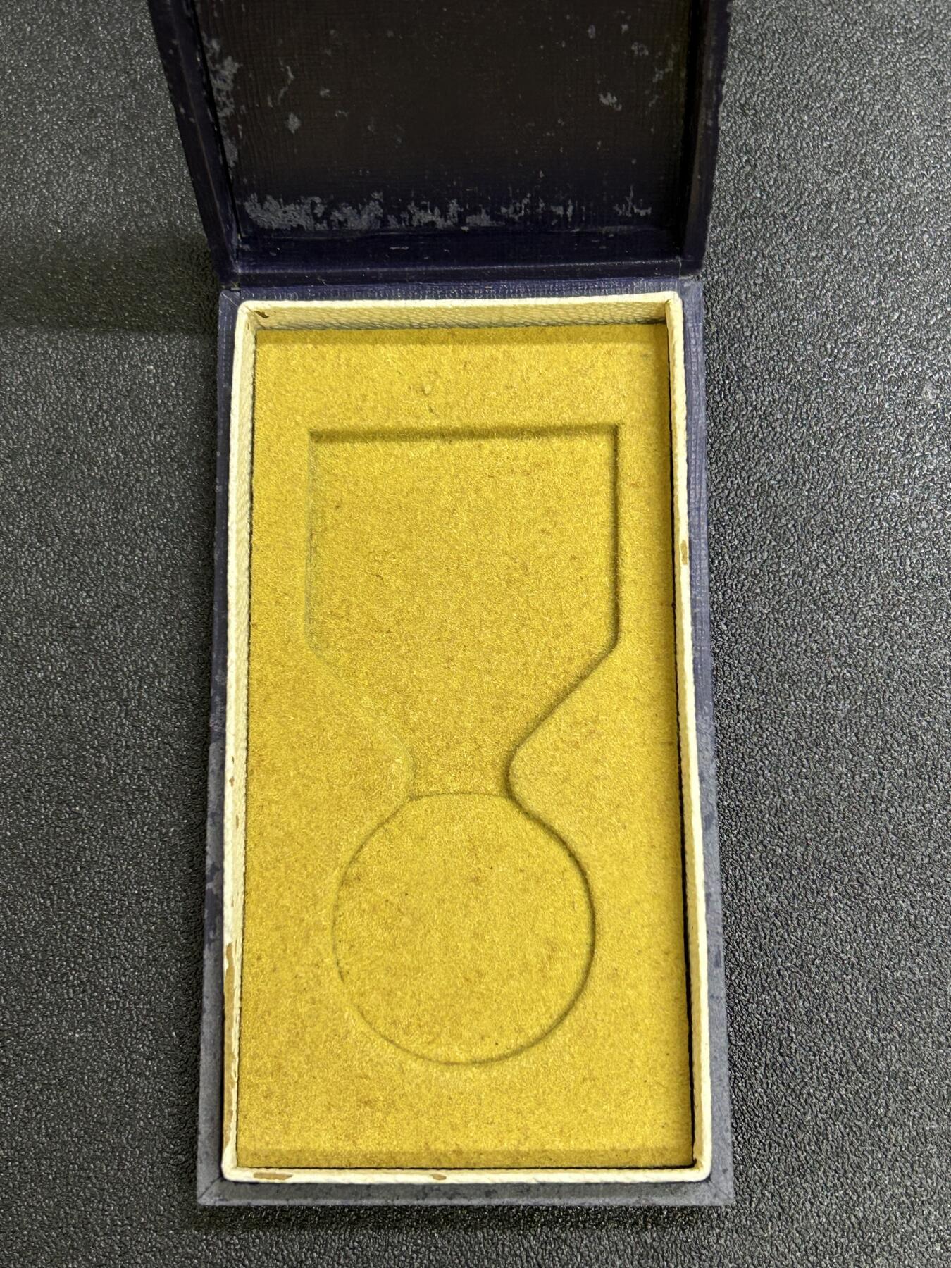 西秦中古拍卖第六十八期 日本纪元2600年奖章空盒