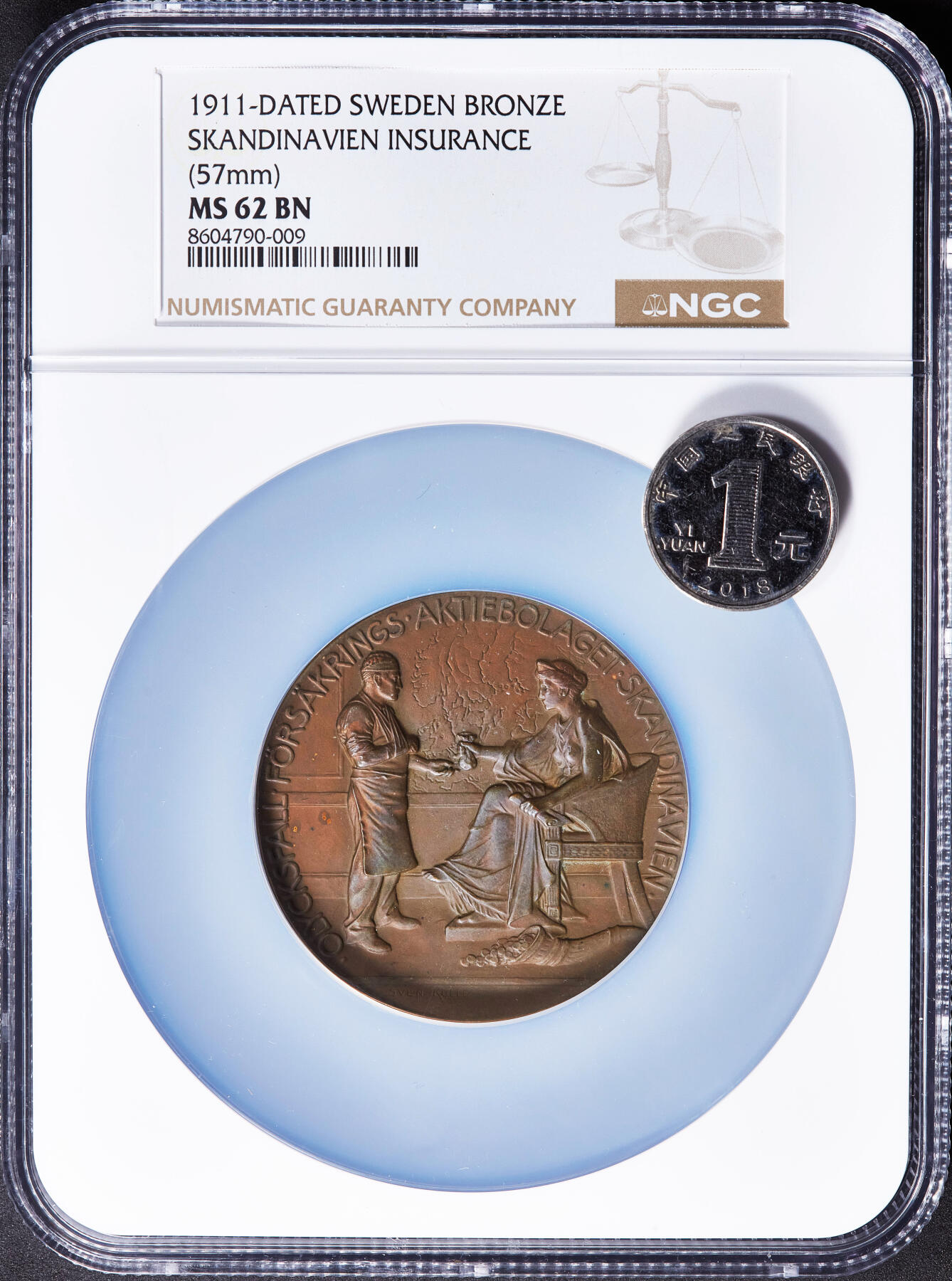 【俄甄集藏】2025年(045)12-03 星期三 晚 19:30 全场包邮 瑞典1911年纪念斯堪的纳维亚保险公司成立25周年大铜章，NGC MS62，巧克力包浆，设计精美，雕刻家斯文·库勒作品，直径：57mm
