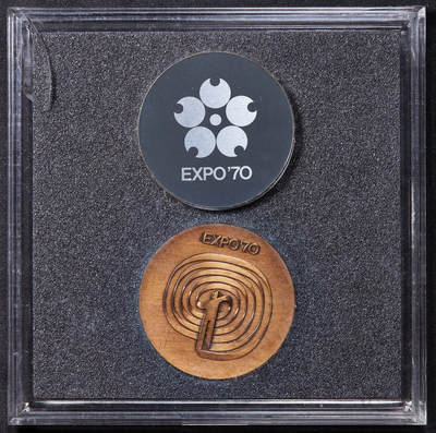 【俄甄集藏】2025年(045)12-03 星期三 晚 19:30 全场包邮 - 日本1970年大阪世界博览会铜章，原盒，直径：33mm，重量：15.95克，纸质外包装破损，亚克力内包装有开裂破损