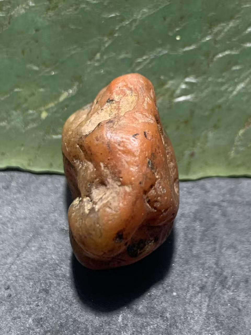 精美红白原皮南红玛瑙原石一颗，