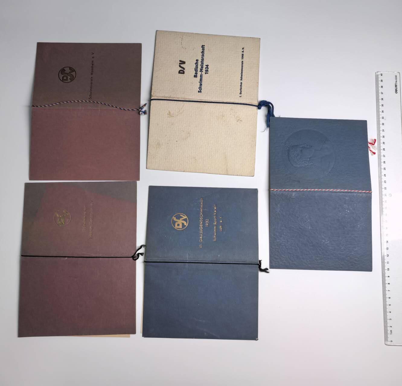 小驴勋章奖章收藏11月29日周六晚六点拍卖（珍爱和平，收藏战争，铭记历史，勿忘国耻，忠党爱国。有偿代拍，送拍规则在简介最后，参拍须阅读规则后再参拍，关系到运费包装发货时效真假辨别等关键信息，拍卖时不再发原图，看大图店主微信码在拍卖店铺介绍里） 德国游泳比赛荣誉证书一组