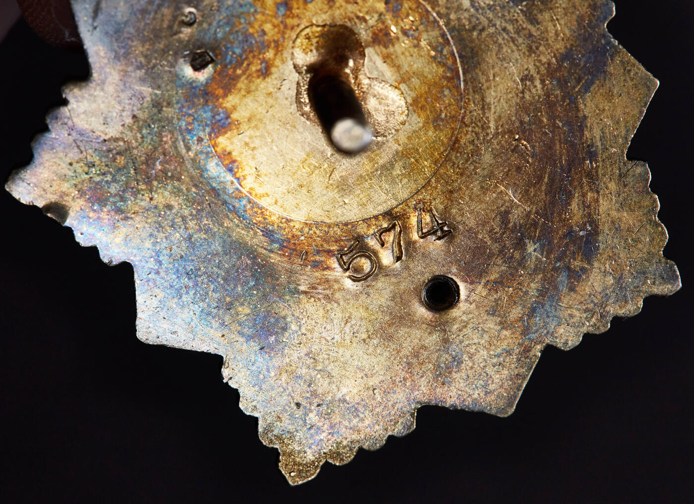 【俄甄集藏】2025年(045)12-03 星期三 晚 19:30 全场包邮 南斯拉夫1943年轮版解放勋章，银质镀金局部珐琅，574号，尺寸：35mm x 45mm，重量：50.16克，南斯拉夫勋章里的高等级品种