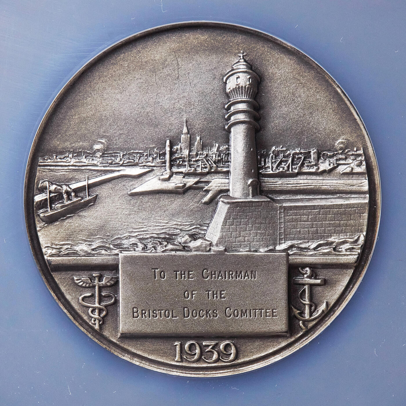 【俄甄集藏】2025年(045)12-03 星期三 晚 19:30 全场包邮 法国1939年敦刻尔克商会赠送英国布里斯托尔码头委员会主席外交赠礼大银章，NGC MS62，直径：50mm，丰饶角铭，正面骑士+还怪尾部象征军事与贸易，雄狮+海豚为敦刻尔克市徽，雕刻家麦德林作品