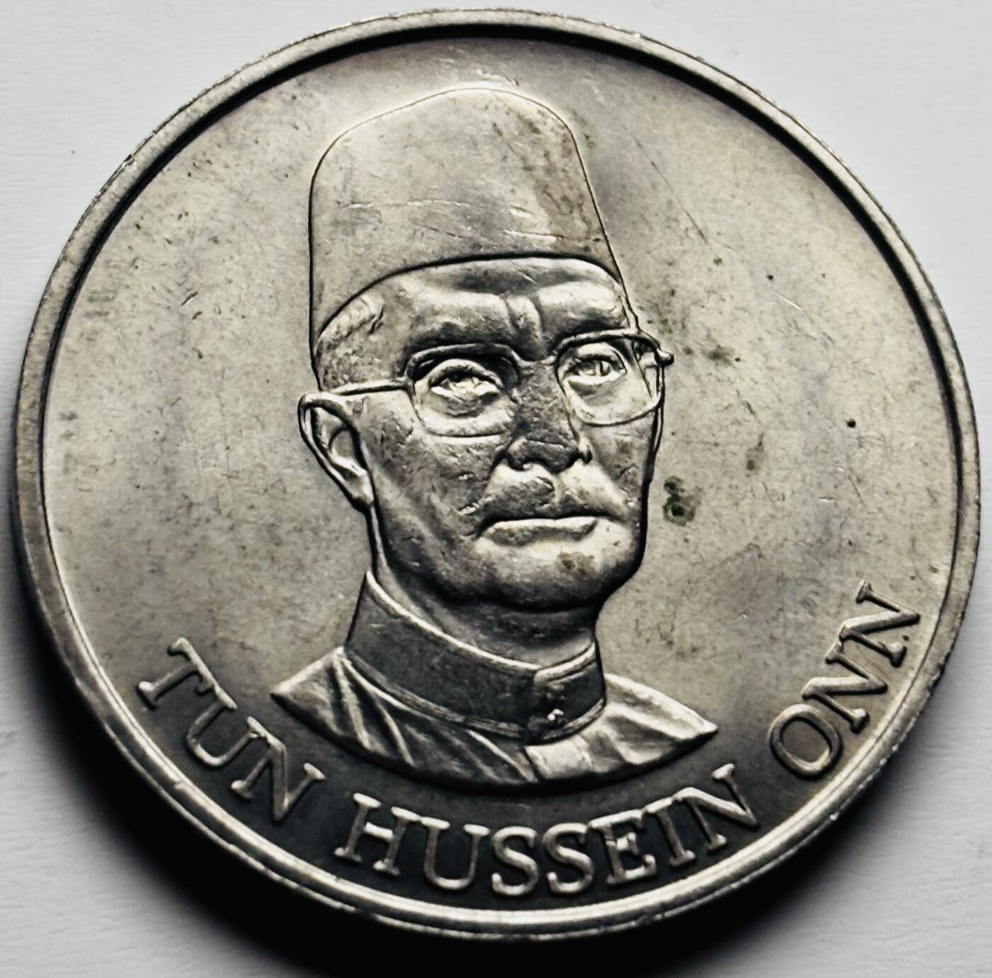 文馨钱币收藏第 284 场，【 长期接收代拍品】老藏家拍品南朝鲜李承晚时期货币，泰国大型纪念币，土耳其各时期及各国套币场 少见原光品相马来西亚1981年1林吉特 第四五年计划大型纪念币33.5mm