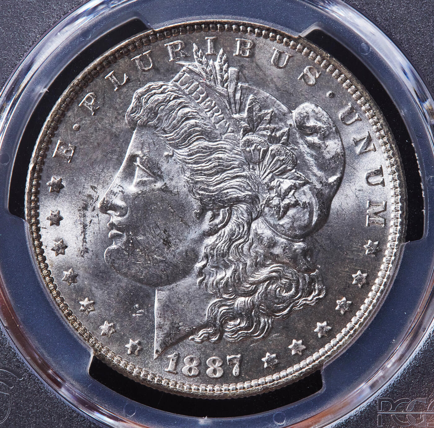 【俄甄集藏】2025年(045)12-03 星期三 晚 19:30 全场包邮 美国1887年摩根1美元大银币，PCGS MS64，车轮转光，底板凝霜