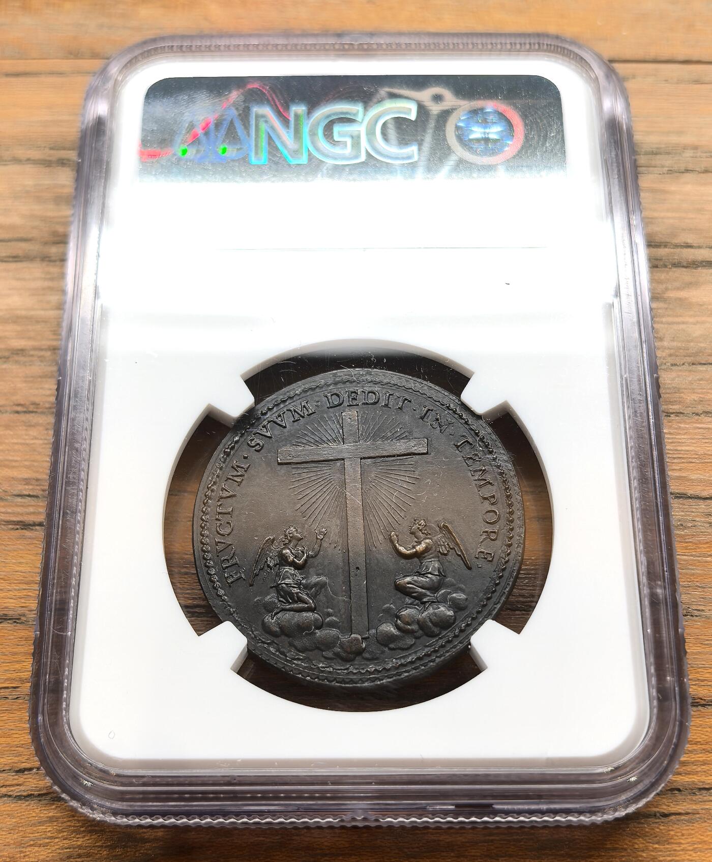 纫秋兰以为佩·凡希社微拍感恩专场 1644-55梵蒂冈教皇英诺森十世纪念铜章NGC-MS62，写实雕像的巅峰之作，同样被用作钱币的正面图案。这位以强硬政治手腕和严峻性格著称的教皇，最为后世所铭记的，或许是那幅由西班牙画家迭戈·委拉斯开兹为他创作的举世闻名的肖像画。