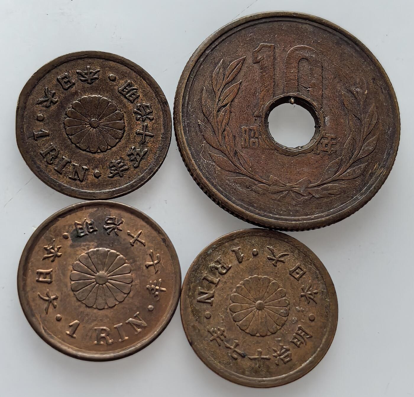 外国优质老铜币银币，周六九点倒数截拍，满百包邮，可寄存半年，喜欢朋友微信扫描二维码可直接参拍