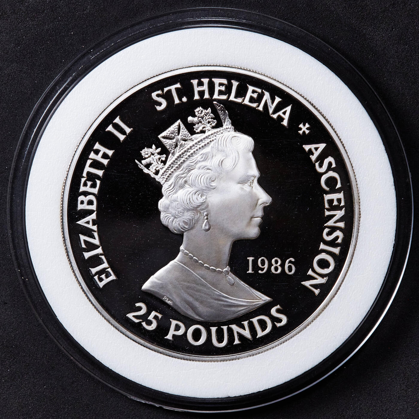 【俄甄集藏】2025年(045)12-03 星期三 晚 19:30 全场包邮 英属圣赫勒拿和阿森松1986年纪念拿破仑逝世165周年25镑5盎司精制大银币，重量：155克，含银量：99.9%，发行量：15000枚，保存完好