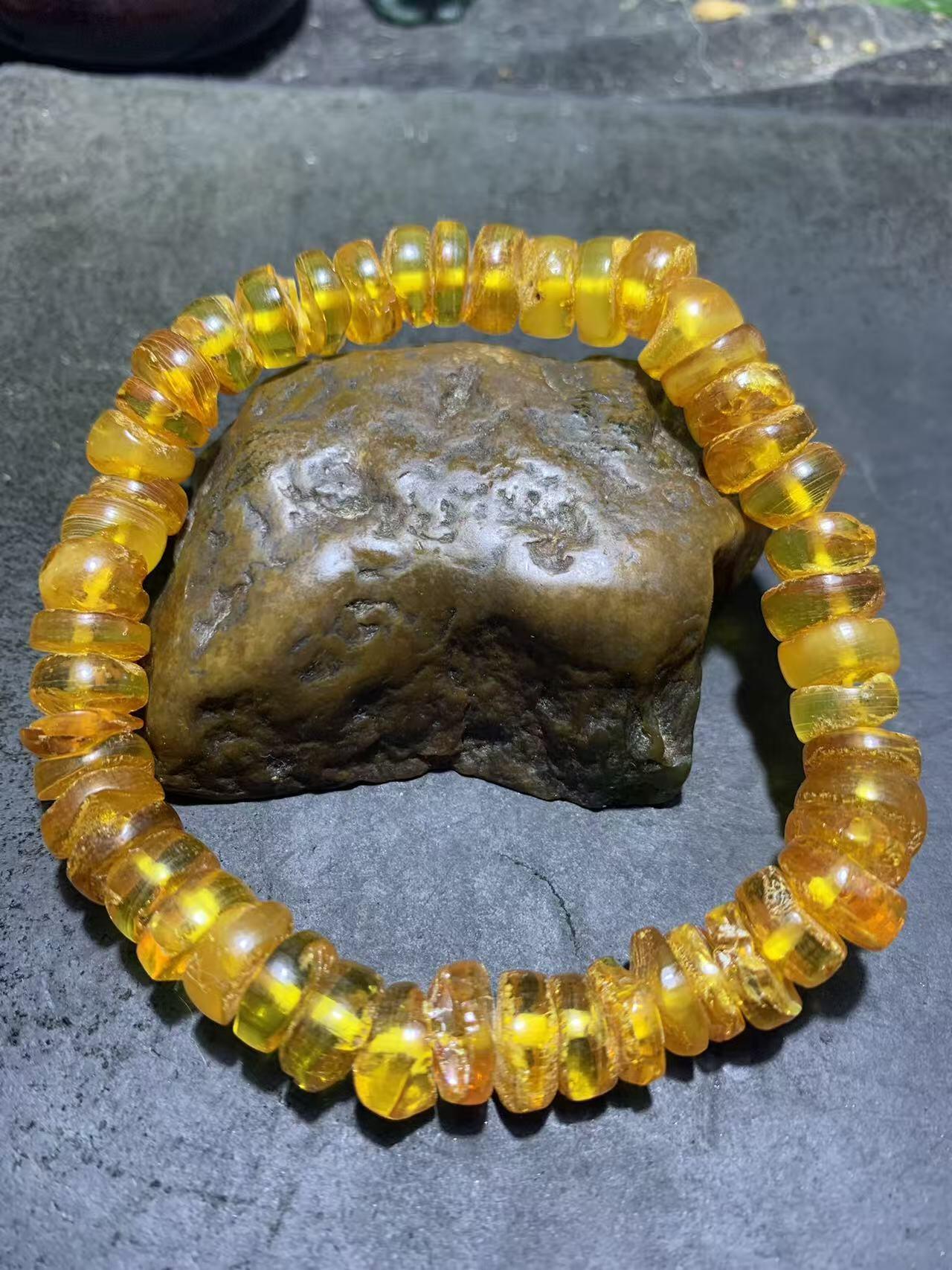 天然原矿俄料蜜蜡原皮随形手串1条！