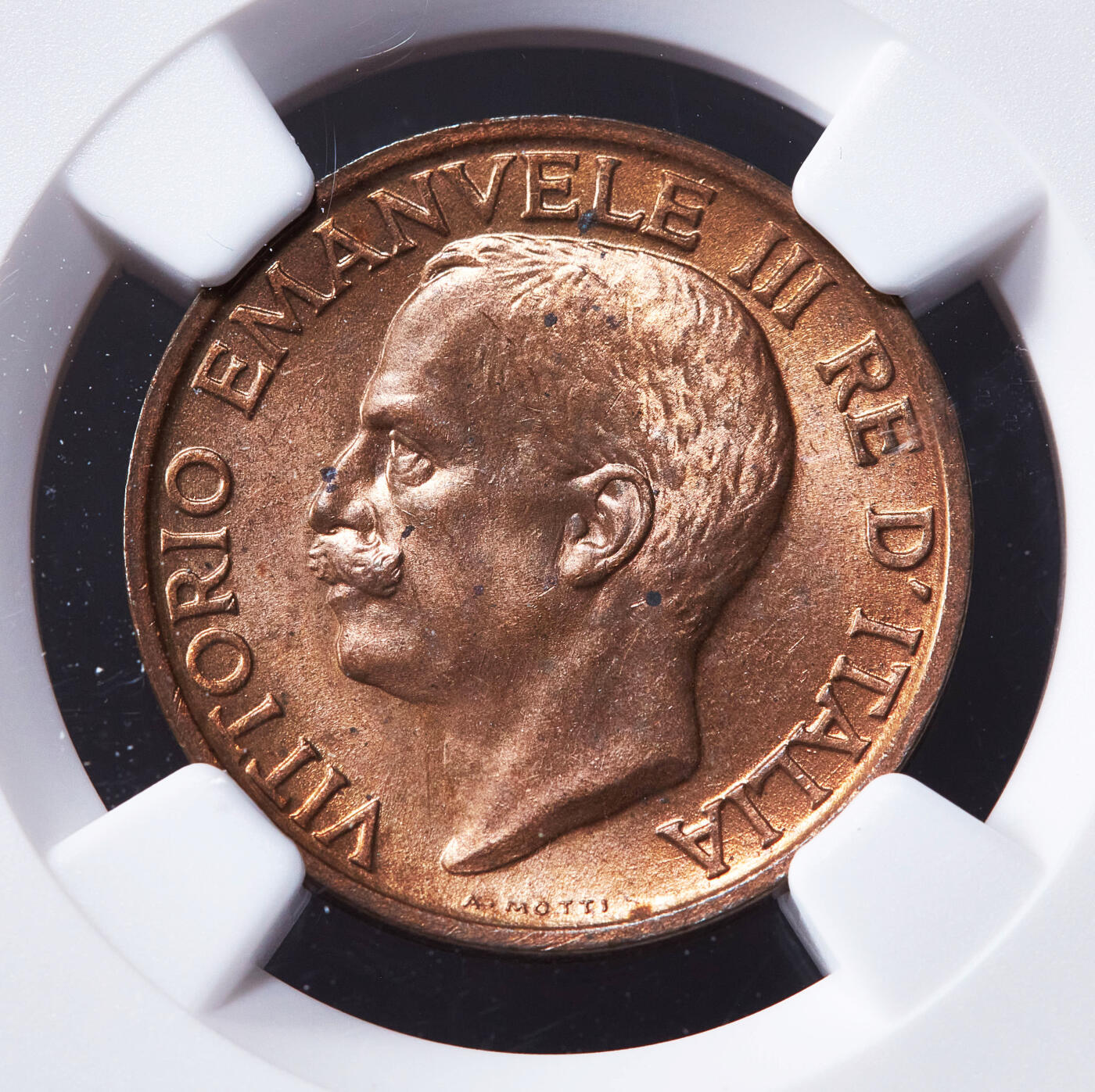 【俄甄集藏】2025年(045)12-03 星期三 晚 19:30 全场包邮 意大利1920年R版伊曼纽尔三世蜜蜂10分铜币，NGC MS65RB，原铜光闪闪，转光品相，钱币史上十分经典的设计，热门品种