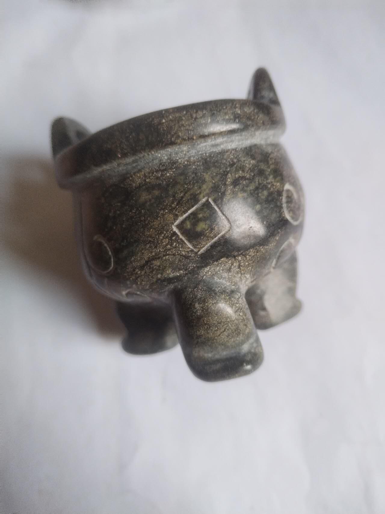 综合 老古玉三脚鼎。